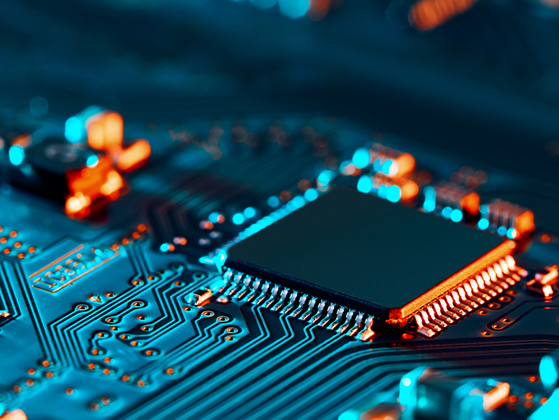 <p>In der Elektronikbranche finden vor allem Kunststoffprofile Anwendung. Wir setzen hierfür auf verschiedene Gusstechniken, um die individuellen Anforderungen unserer Kunden optimal zu erfüllen. Kunststoff, der mit Glasfasermatten querverstärkt wird, bietet zudem jede Menge Vorteile.</p>
<p>Unter anderem eine extrem hohe Festigkeit und eine große Korrosionsbeständigkeit. Natürlich fertigen wir in diesem Bereich je nach Anwendung auch Profile aus anderen Materialien. Im Gussverfahren kommen bei uns folgende Techniken zum Einsatz</p>
<ul> 	<li>Druckguss und Feinguss</li> 	<li>Spritzguss</li> 	<li>Sandguss</li> 	<li>Kokillenguss</li> </ul>